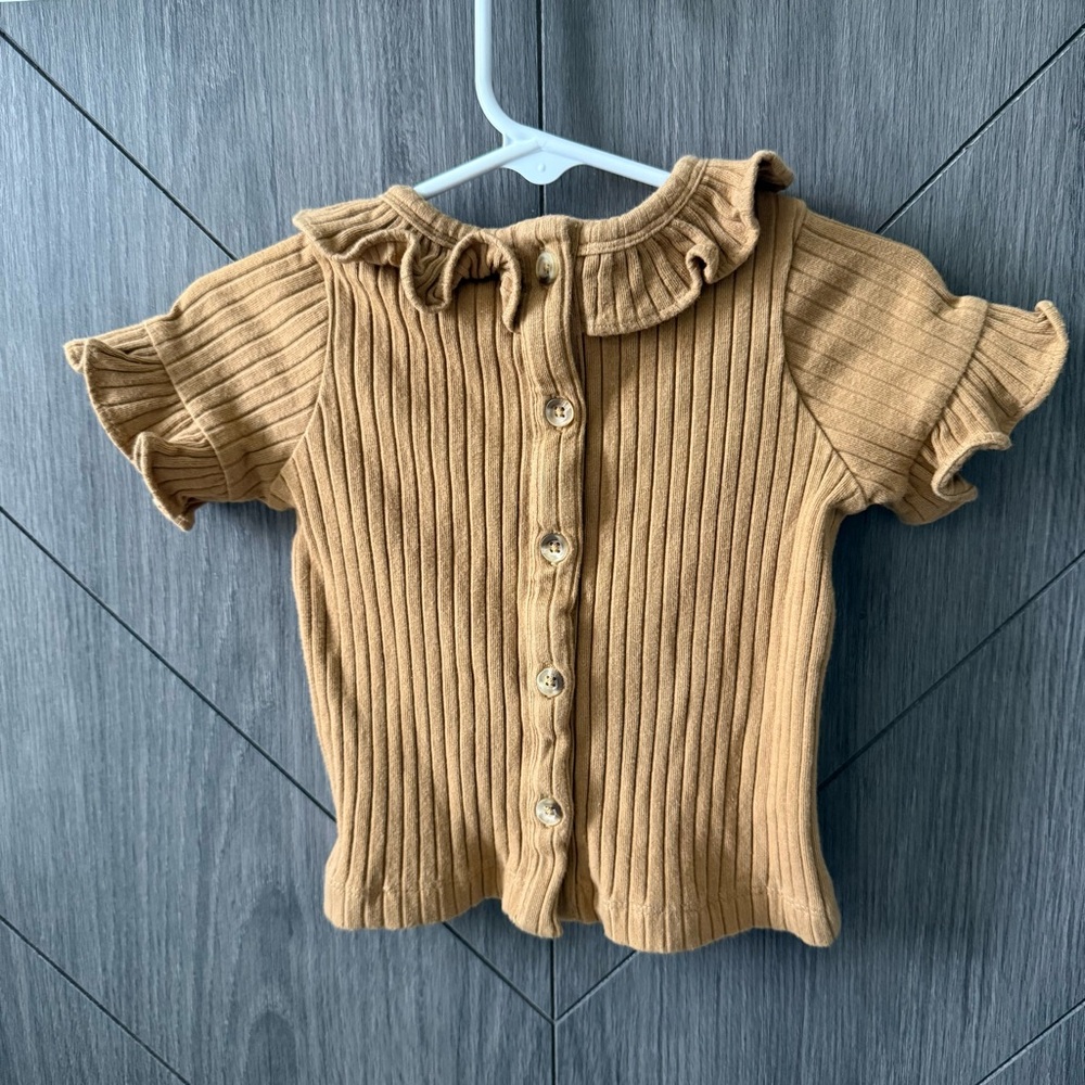 Kate Quinn Tan Ribbed Ruffle Top - Picture 2 of 2